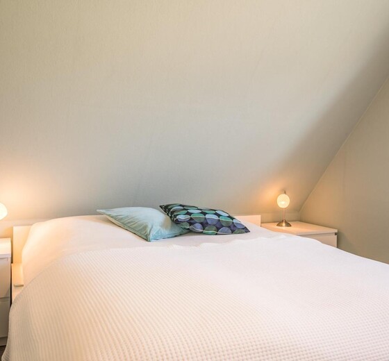 Schlafzimmer 1 mit Doppelbett-Haus Strandbrise, Whg. 4 - Ferienhaus / Ferienwohnung Büsum -  9