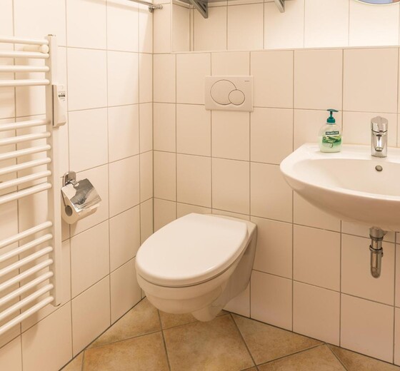 Badezimmer mit Handtuchwärmer-Haus Lee, Whg. 18 - Ferienhaus / Ferienwohnung Büsum -  15