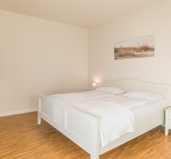 Schlafzimmer 1 Blick aufs Bett-Nordlichter - Ferienhaus / Ferienwohnung Büsum -  15