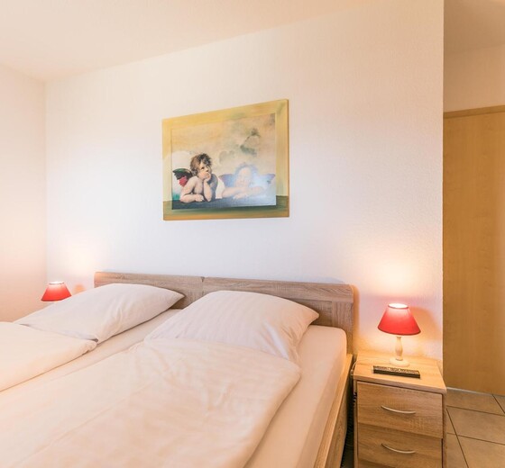 Schlafzimmer mit Bett-Theodor-Storm-Haus, Whg. 9 - Ferienhaus / Ferienwohnung Büsum -  7