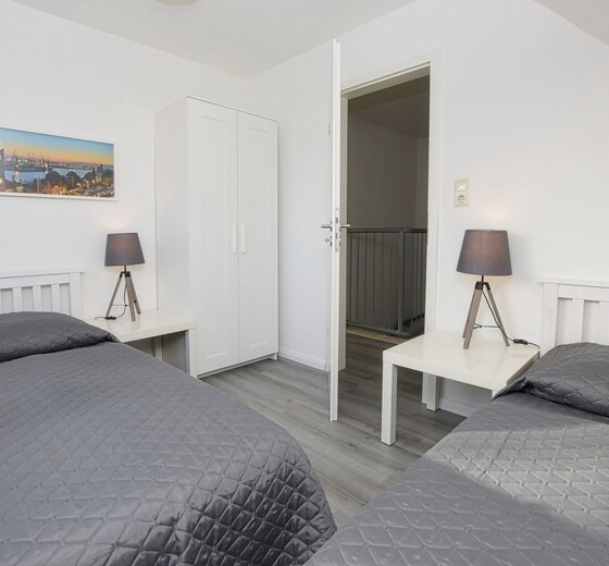 Schlafzimmer 2 mit Einzelbetten-Haus im Törn, Whg. 1 - Ferienhaus / Ferienwohnung Büsum -  11