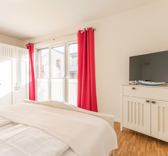 Schlafzimmer 1 mit TV-Nordlichter - Ferienhaus / Ferienwohnung Büsum -  17