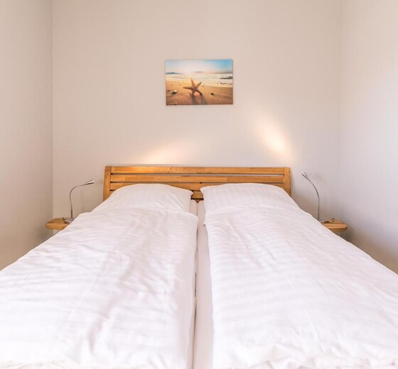Schlafzimmer 1 mit Doppelbett-Haus Lee, Whg. 18 - Ferienhaus / Ferienwohnung Büsum -  12