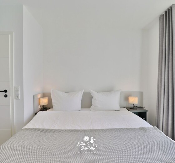 Schlafzimmer im OG mit Doppelbett-Dat Balle Huus - Ferienhaus / Ferienwohnung Büsum -  29