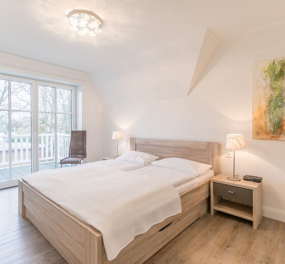 Doppelbett im Schlafzimmer-Büsumer Reethus Whg. 2.3 - Ferienhaus / Ferienwohnung Büsum -  8