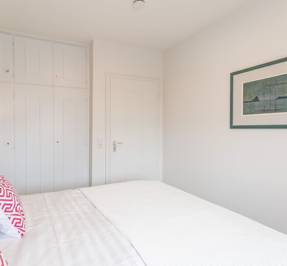 Schlafzimmer mit Einbauschrank-Nordseekante Whg. 503, App. Fiete - Ferienhaus / Ferienwohnung Büsum -  11