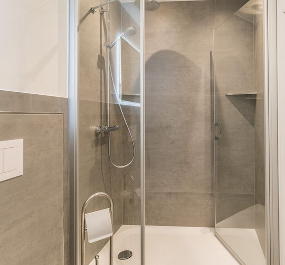 Badezimmer 1 en Suite mit Dusche-deichlodge, lodge.eins - Ferienhaus / Ferienwohnung Büsum -  15