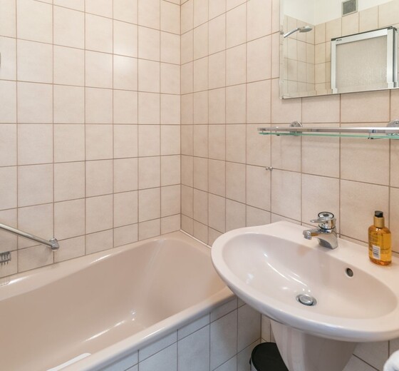 Badezimmer mit Badewanne-Nordseekante Whg. 503, App. Fiete Stegemann - Ferienhaus / Ferienwohnung Büsum -  16
