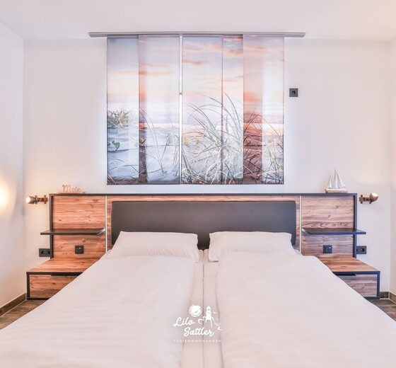 Schlafzimmer 2 mit Doppelbett und TV-Beach Suite - Ferienhaus / Ferienwohnung Büsum -  27