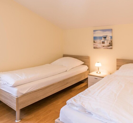 2tes Schlafzimmer mit Einzelbetten-Stella Mare, Whg. 2 - Ferienhaus / Ferienwohnung Büsum -  15