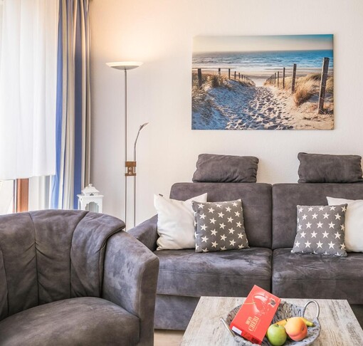 Wohnzimmer mit Sofa und Sessel-Schloß am Meer, Whg. 5 - Ferienhaus / Ferienwohnung Büsum - 2
