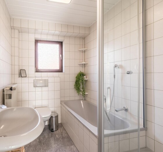 Badezimmer mit Dusche-Haus Lilith, Whg. 1 - Ferienhaus / Ferienwohnung Büsum -  19