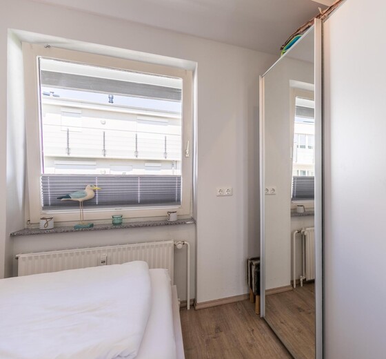 Schlafzimmer mit Kleiderschrank-Str.Resid.-Rosengarten, Watt`n Blick, Whg. 308 - Ferienhaus / Ferienwohnung Büsum -  12