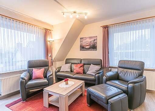Wohnzimmer mit Sofa-Am Altenhof Whg. 6 - Ferienhaus / Ferienwohnung Büsum - 1