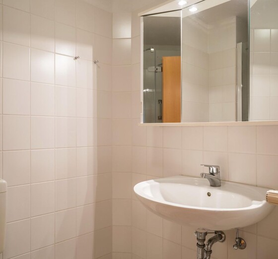 Badezimmer mit Waschbecken-Haus Kattegat, Whg. 1 - Ferienhaus / Ferienwohnung Büsum -  13