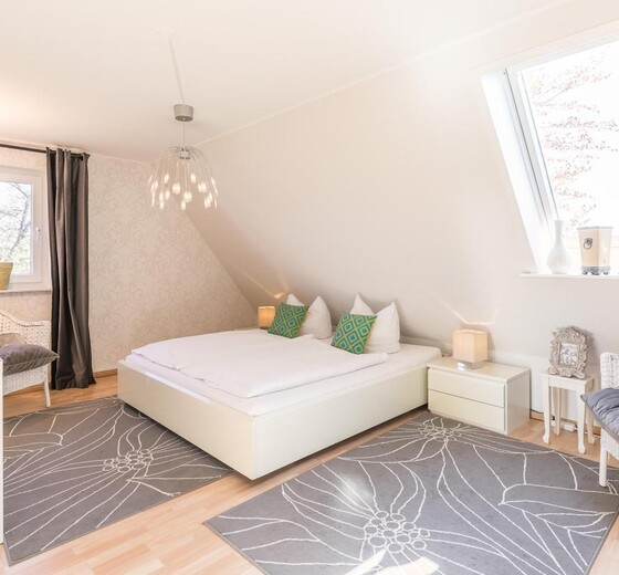 Schlafzimmer 1 mit Doppelbett-Haus Wassermann 21b - Ferienhaus / Ferienwohnung Büsum -  18