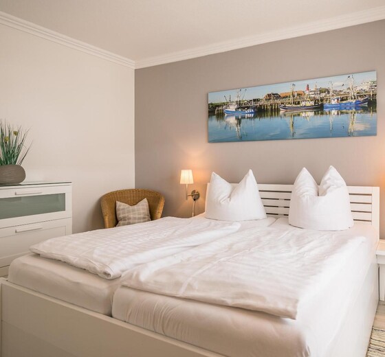 Schlafzimmer mit Bett-Appartementhaus Meeresbucht Whg. 5 - Ferienhaus / Ferienwohnung Büsum -  11