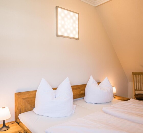 Schlafzimmer mit Bett-Appartementhaus Meeresbucht Whg. 6 - Ferienhaus / Ferienwohnung Büsum -  10