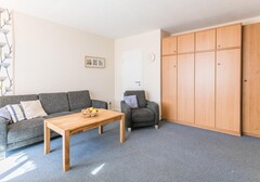 Wohnzimmer mit Schrankbett-Nordseekante, Whg. 523- Ferienhaus / Ferienwohnung Büsum - 4