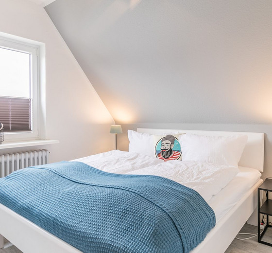 Elternschlafzimmer mit Doppelbett-deichlodge, lodge.drei - Ferienhaus / Ferienwohnung Büsum -  9