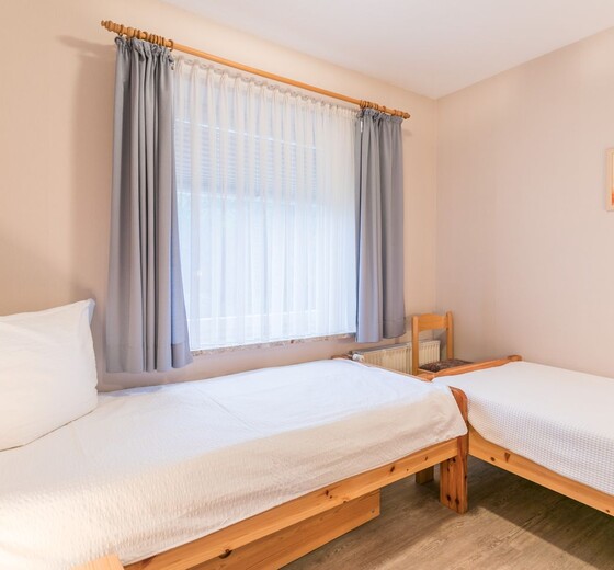 Schlafzimmer für zwei Personen-Am Altenhof Whg. 3 - Ferienhaus / Ferienwohnung Büsum -  9