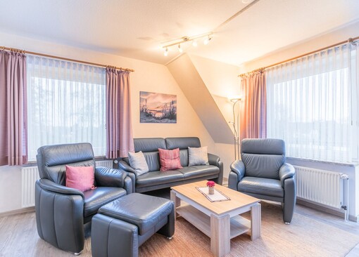 Wohnzimmer mit Sesseln-Am Altenhof Whg. 4 - Ferienhaus / Ferienwohnung Büsum - 1
