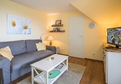 Wohnzimmer mit Sofa-Stümpelhuk, Whg. 16- Ferienhaus / Ferienwohnung Büsum - 4