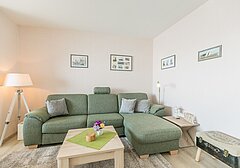 Wohnzimmer mit Sofa-Hochhaus, Whg. Meeresrauschen- Ferienhaus / Ferienwohnung Büsum - 4