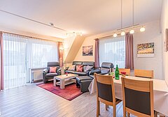 Wohnzimmer mit Tisch-Am Altenhof Whg. 6- Ferienhaus / Ferienwohnung Büsum - 4