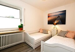 Schlafzimmer 2 mit Einzelbetten-Haus im Törn, Whg. 2 - Ferienhaus / Ferienwohnung Büsum - 5