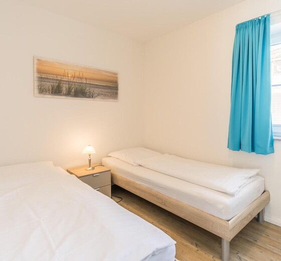 Schlafzimmer 2 mit Einzelbetten-Haus Sand und Meer, Whg. 4, 1. OG - Ferienhaus / Ferienwohnung Büsum -  15
