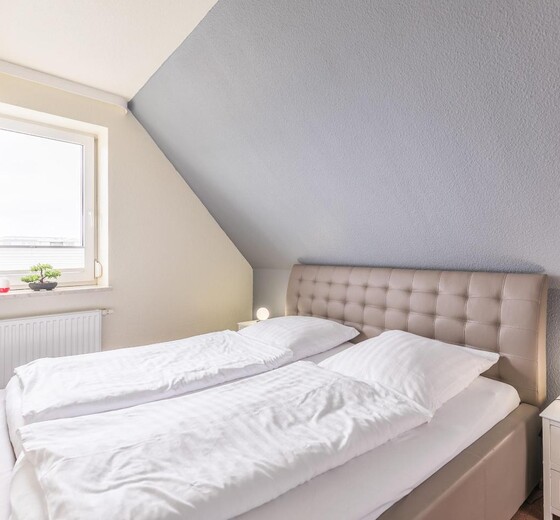 Schlafzimmer 1 mit Doppelbett-Theodor-Storm-Haus, Whg. 17 - Ferienhaus / Ferienwohnung Büsum -  13