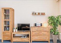 Wohnzimmer mit TV-Nordseekante, Whg. 523 - Ferienhaus / Ferienwohnung Büsum - 3