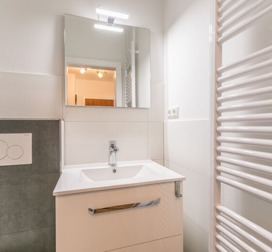 Badezimmer mit Handtuchwärmer-Nordseekante, Whg. 405 - Ferienhaus / Ferienwohnung Büsum -  10