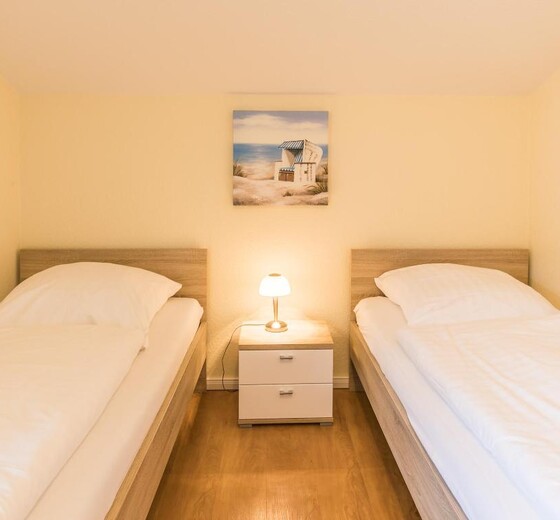 2tes Schlafzimmer mit Einzelbetten-Stella Mare, Whg. 2 - Ferienhaus / Ferienwohnung Büsum -  16