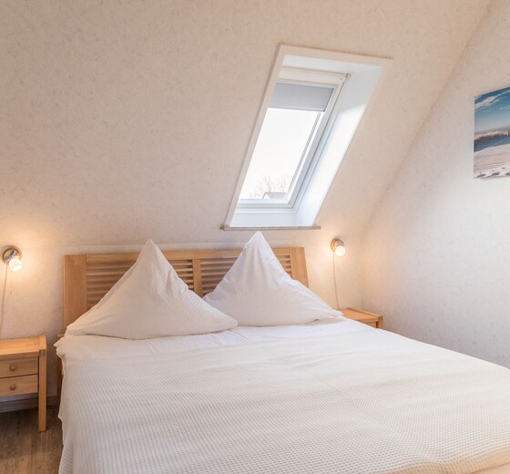 Elternschlafzimmer mit Doppelbett-Am Altenhof Whg. 8 - Ferienhaus / Ferienwohnung Büsum -  7