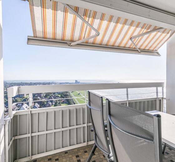 Balkon mit Sitzgelegenheit-Hochhaus Whg. Backer - Ferienhaus / Ferienwohnung Büsum -  16