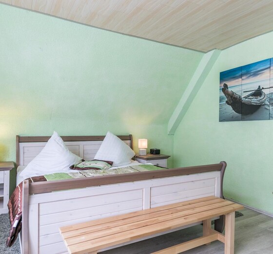 Schlafzimmer mit Bett-Haus Blomberg - Ferienhaus / Ferienwohnung Büsum -  22