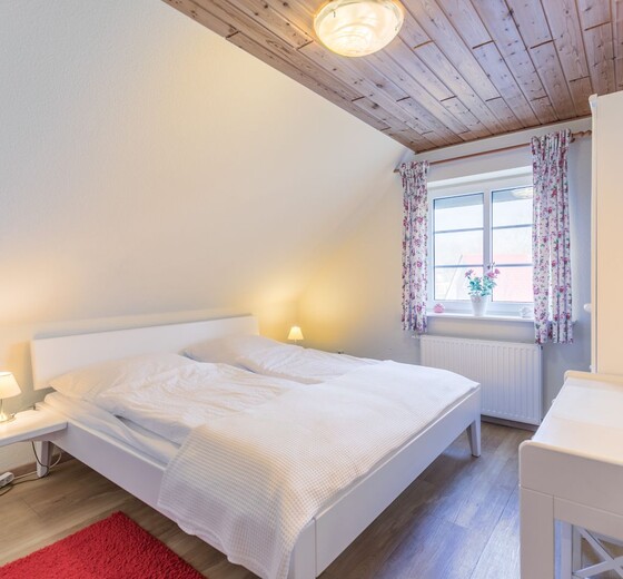 Blick in Schlafzimmer 2-Dania 13 A - Ferienhaus / Ferienwohnung Büsum -  18