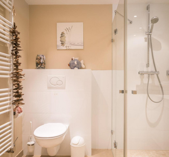 Badezimmer mit WC-Appartementhaus Meeresbucht Whg. 3 - Ferienhaus / Ferienwohnung Büsum -  11