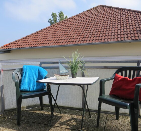 Balkon mit Tisch und 2 Stühlen-Abendrot Whg. 4 - Ferienhaus / Ferienwohnung Büsum -  12