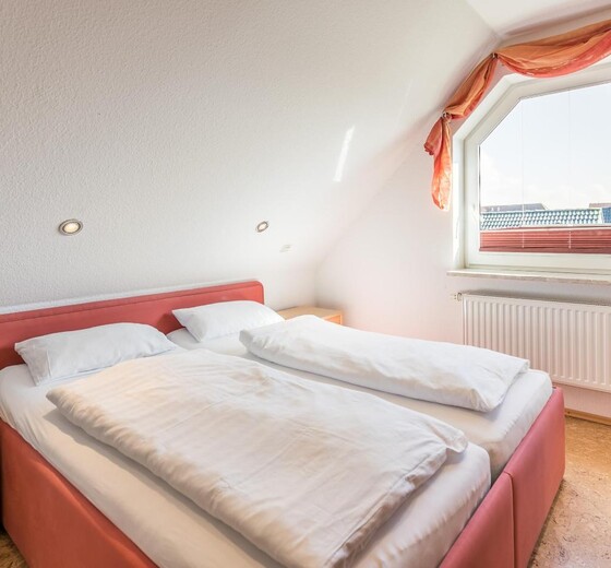 Schlafzimmer mit Bett-Theodor-Storm-Haus, Whg. 13 - Ferienhaus / Ferienwohnung Büsum -  13