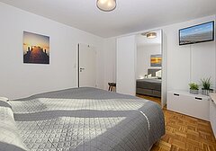 Blick in Schlafzimmer 1-Haus im Törn, Whg. 2- Ferienhaus / Ferienwohnung Büsum - 4