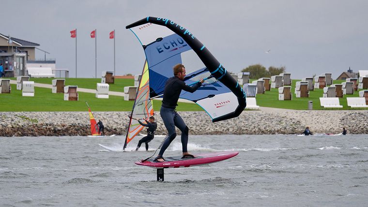E-Foil-Surfer in Büsum an der Nordsee