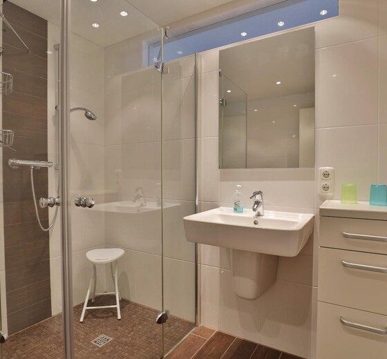 Badezimmer seitliche Ansicht-Appartementhaus Meeresbucht Whg. 4 - Ferienhaus / Ferienwohnung Büsum -  13