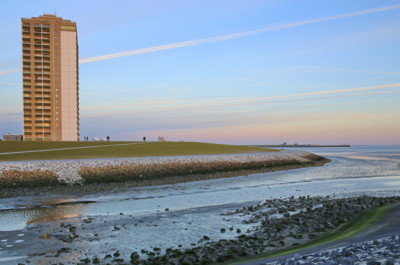 Blick auf Büsumer Hochhaus im Winter