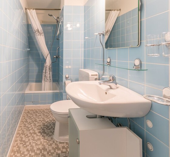 Badezimmer mit Dusche und Waschbecken-Nordseekante, Whg. 529 - Ferienhaus / Ferienwohnung Büsum -  10