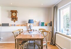 Wohnzimmer mit Tisch-Anna Otto - Ferienhaus / Ferienwohnung Büsum - 5